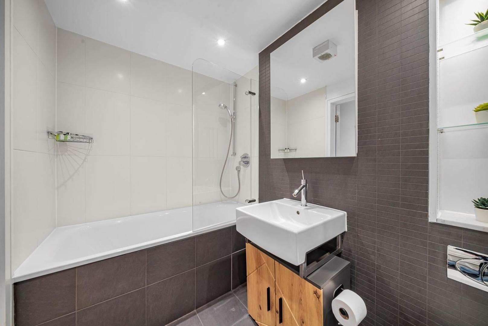 Bnbnook - Camden 2br With Terrace - King's Cross *